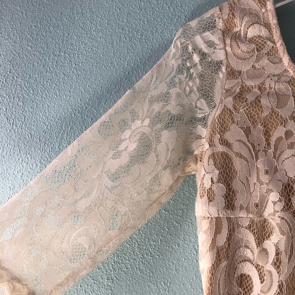 🌸 Boutique | White lace dress over nude underlay - Picture 3 of 6